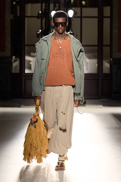 Look 18